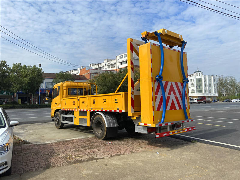 守護(hù)生命與安全的移動(dòng)屏障 100k高速專用防撞車、東風(fēng)安全防撞車、天錦防撞緩沖車與救護(hù)車的綜合解析